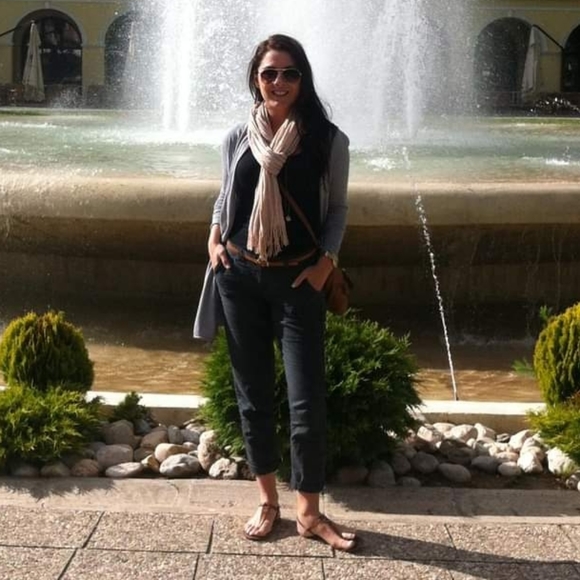 Meet your Posher, Nina - Picture 1 of 3